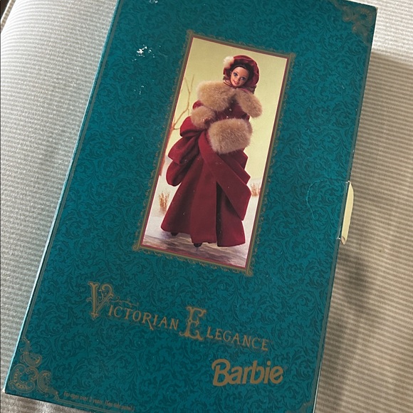 1994 Victoria Elegance Barbie - Picture 2 of 13